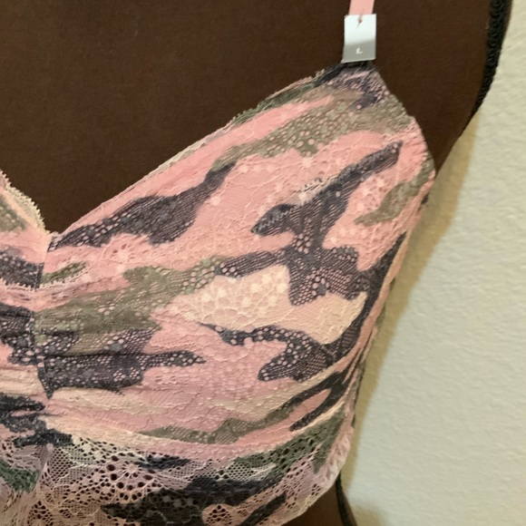 NWTS *** PINK Victoria’s Secret PINK CAMO BRALETTE/ SIZE -LARGE - Picture 2 of 4